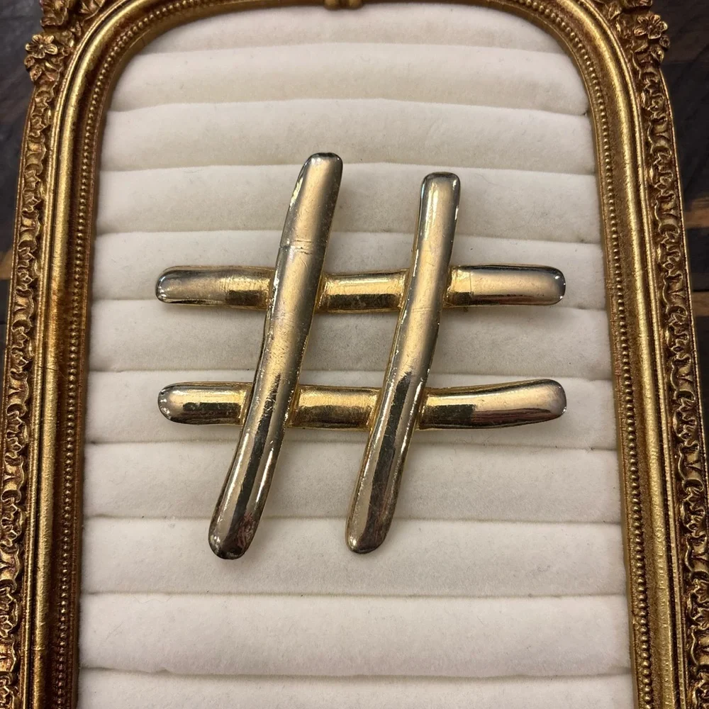 Vintage Brooch Gold Tone‎ Tic Tac Toe Hash Tag Pin 2.5” Tall